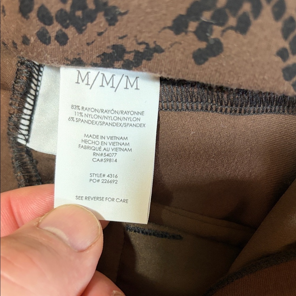 CAbi (#4316) “Cool It” Snake Print Cropped Pants - Picture 4 of 4
